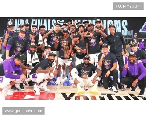 沃格尔表示将把湖人园区夺冠经验分享给各队努力重现团队凝聚与胜利氛围 沃格尔表示将把湖人园区夺冠经验分享给各队努力重现团队凝聚与胜利氛围