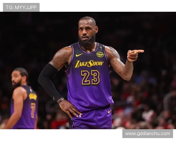 记者雷迪克称詹姆斯恢复顺利训练状态出色展现惊人竞技水平